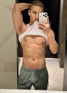 B U S I N E S S - Male escort in Al Manama Photo 1 of 25