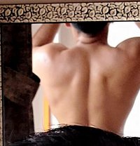 B18 - Male companion in Kolkata