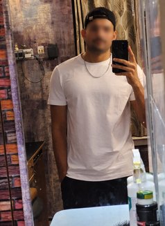 B18 - Male companion in Kolkata Photo 2 of 5