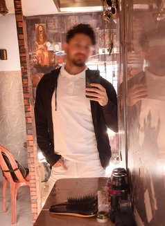 B18 - Male companion in Kolkata Photo 3 of 5