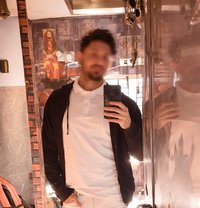 B18 - Male companion in Kolkata