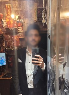 B18 - Male companion in Kolkata Photo 4 of 5