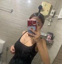 baby girl Kim Cam/Meet - escort in Manila
