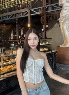 Winter vvip - escort in Shanghai Photo 5 of 7