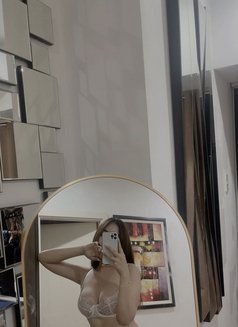 babygirl sofia ( camshow & content ) - puta in Singapore Photo 11 of 12