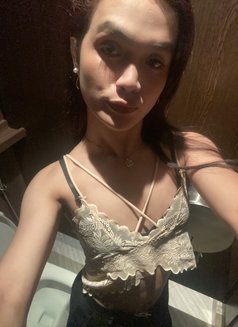 Babyjuanacamshows - Transsexual escort in Manila Photo 7 of 8