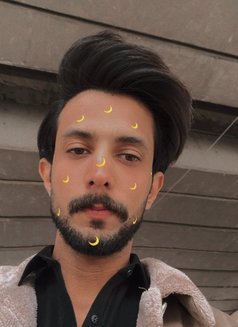 Backbencher 🤫 - Acompañantes masculino in Lahore Photo 5 of 5