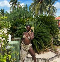 Bailey - escort in Accra