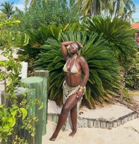 Bailey - escort in Accra