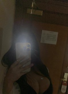 Filipino Big hard cock - Acompañantes transexual in Kuwait Photo 1 of 1