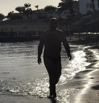 Balinese - Acompañante masculino in Doha