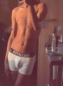 Bambi 🇸🇦 بامبي - Male escort in Riyadh Photo 2 of 3