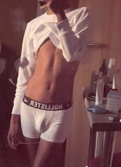 Bambi 🇸🇦 بامبي - Male escort in London Photo 1 of 2