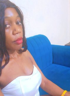 Banks - escort in New Delhi Photo 1 of 3