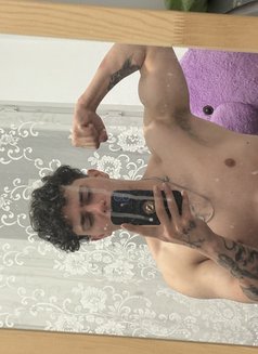 Baranjose - Male escort in Riyadh Photo 7 of 12