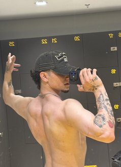 Baranjose - Male escort in Riyadh Photo 8 of 12