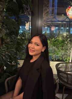 Barbara - escort in Hong Kong Photo 1 of 7