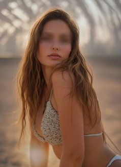 Barbara - puta in Dubai Photo 6 of 8