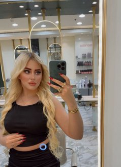 Barbie - puta in Dubai Photo 6 of 7