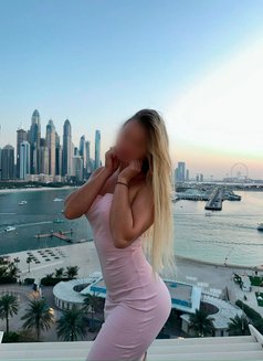 Barby - puta in Dubai Photo 12 of 29