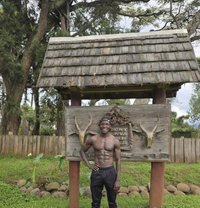 Frank - Male companion in Nairobi