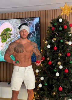 BBC Gigolo Companion - Male escort in Kuala Lumpur Photo 1 of 3