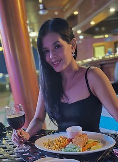 Bea - escort in Makati City Photo 7 of 12