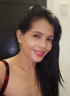 Bea - escort in Makati City Photo 11 of 12