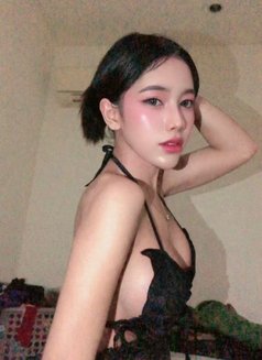 Bea - escort in Taipei Photo 2 of 6