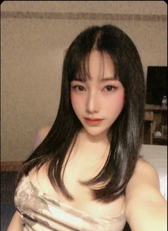 Bea - escort in Taipei Photo 3 of 6