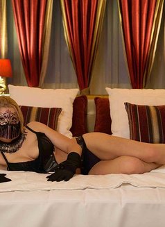 Bea - escort in Barcelona Photo 3 of 3