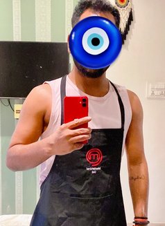 Bearded Bullseye - Male escort in Mumbai Photo 4 of 5