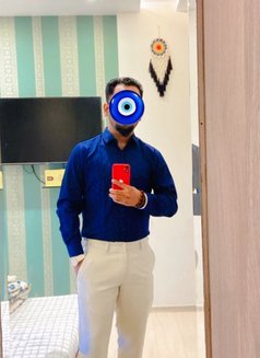 Bearded Bullseye - Male escort in Mumbai Photo 5 of 5