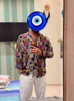 Bearded Bullseye - Male escort in Mumbai Photo 5 of 5