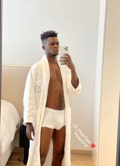 Beau Masseur Sexy et Sportif - Acompañantes masculino in Abidjan Photo 1 of 10