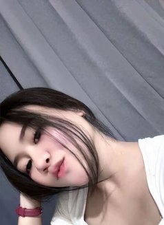 Beautiful Alysa - puta in Jakarta Photo 7 of 14