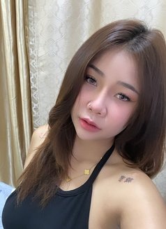 Beautiful girl - masseuse in Doha Photo 8 of 9