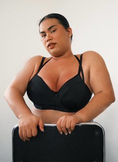 Beauty - Transsexual escort in Manila Photo 2 of 11