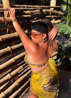 Beauty - Transsexual escort in Manila Photo 9 of 11