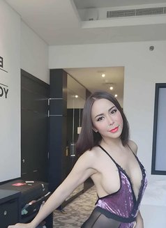 Beauty Sexy Feminine TS Vivien - Transsexual escort in Tokyo Photo 7 of 10