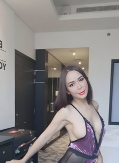 Beauty Sexy Feminine TS Vivien - Transsexual escort in Tokyo Photo 6 of 9