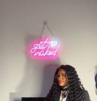 Becky Dxb Squirtingslut Sub Anal - puta in Dubai Photo 1 of 4