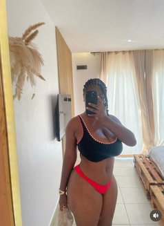 Becky - escort in Lomé Photo 1 of 2