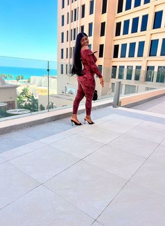 Becky Gold - puta in Doha Photo 3 of 3