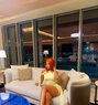 Becky - puta in Doha Photo 1 of 4