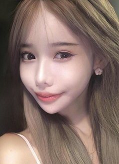 Becky - puta in Bangkok Photo 3 of 9