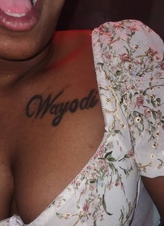 Beckylee - Intérprete de adultos in Kisumu Photo 3 of 5