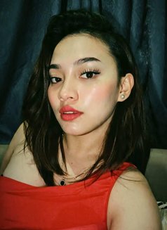 Bee - escort in Singapore Photo 1 of 7