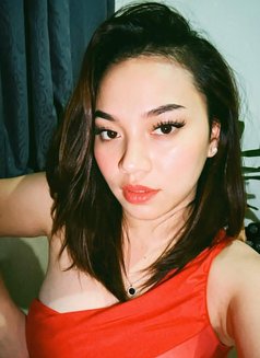 Bee - escort in Singapore Photo 2 of 7