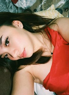 Bee - escort in Singapore Photo 3 of 7